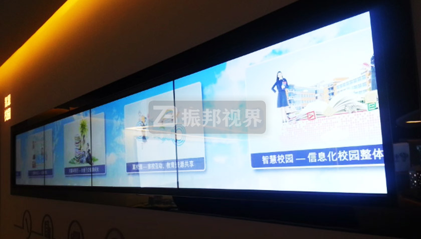 校園展廳中的互動展示墻 校園展廳中的互動展示墻