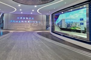 交通安全體驗館中的哪些多媒體互動，能幫助人們解讀交通規則？