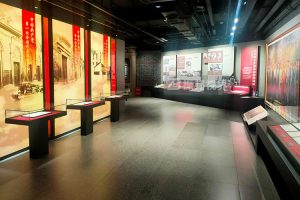 廉政教育展廳的多媒體展示，哪些技術(shù)備受推崇且好評如潮？