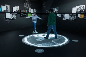 展廳機(jī)器人